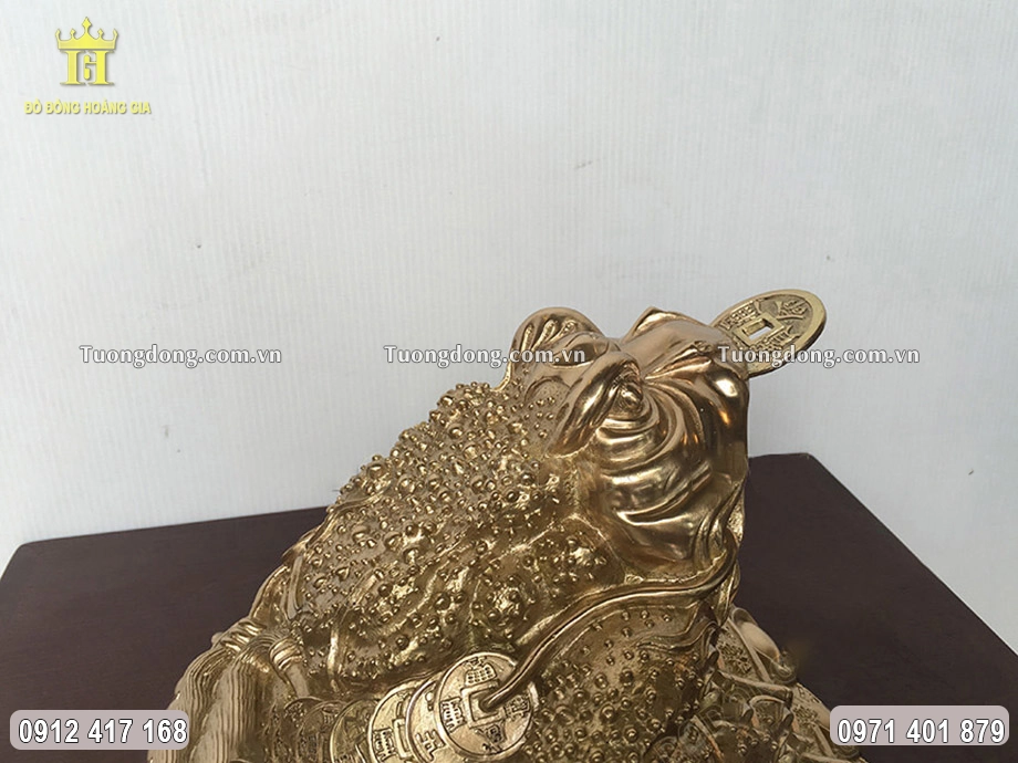 Miệng Thiềm Thừ ngậm tiền xu